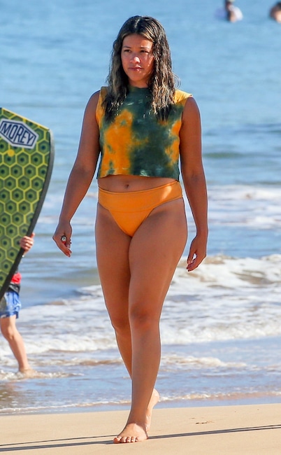 Gina Rodriguez, Summer Vacation, beach